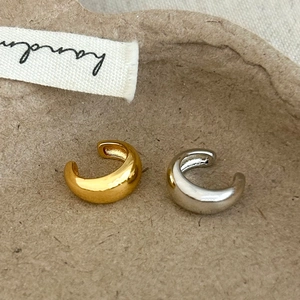 Minimalist thick C-shaped ear cuffs in gold and silver finish with mirror polishing