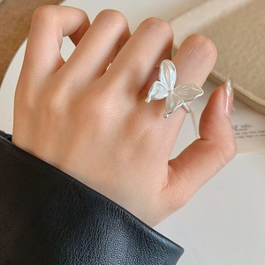 Bague ouverte papillon 3D en argent de style français avec ailes détaillées