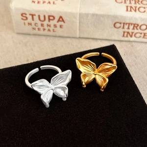 Bague Ouverte Réglable Papillon 3D Cuivre Plaqué Or 18K Texture Brossée Mate Style Ins Français Bijoux Mode Pour Femmes