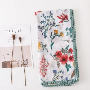 Écharpe en coton lin à fleurs colorées avec bordures en dentelle tricotée verte chic