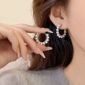 Boucles D'oreilles Créoles Élégantes Avec Künstliche Perles Brillantes Et Tige En Argent Sterling 925 Design De Niche Français