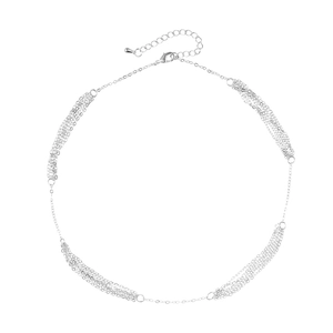 Elegante mehrlagige silberne Halskette mit kaskadierenden Ketten und Karabinerverschluss