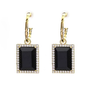 Boucles d'oreilles dorées avec pierre noire rectangulaire et monture en zircon
