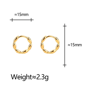 Minimalist gold-colored chain-link hoop earrings with 15mm diameter and 2.3g weight