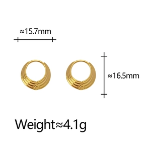 Gold ribbed hoop earrings with striped texture, dimensions 15.7mm x 16.5mm, weight 4.1g