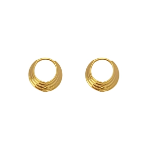 Minimalist gold ribbed hoop earrings featuring a wide curved retro design for women