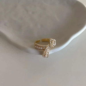 Elegant gold-plated adjustable bow ring with sparkling cubic zirconia and pearls