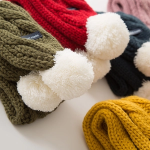 Écharpe d'hiver pour enfants en grosse maille avec pompon en fourrure et étiquette cuir
