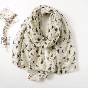 Écharpe beige style britannique avec imprimé hirondelles vintage et petits pois