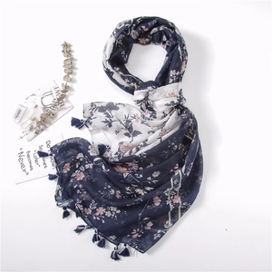 Sciarpa Con Stampa Floreale Retrò In Poliestere Traspirante Con Nappe Blu Navy Contrasto Scialle Elegante Per Donna
