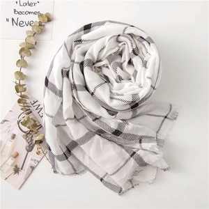 Écharpe classique en coton et lin à carreaux noir et blanc avec franges pour femme