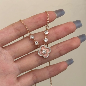 Collier Pendentif Fleur Trèfle En Coquillage Rose Élégant En Cuivre Plaqué Or Rose Chaîne Clavicule Avec Zircon
