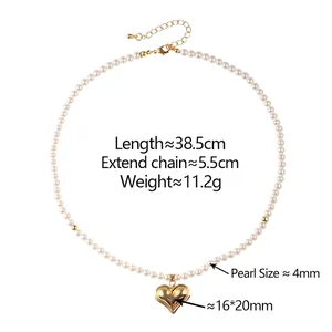 Collier de perles élégant avec pendentif coeur doré et fermoir mousqueton ajustable