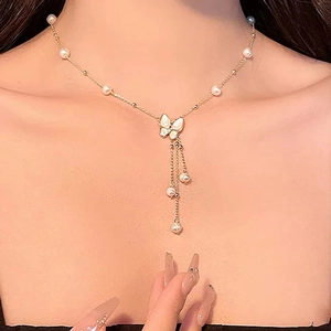 Eleganter Schmetterling-Anhänger mit Perlen und Quasten für einen luxuriösen Look