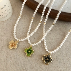 Elegant Four Leaf Flower Pendant Imitation Artificial Pearl Necklace Copper Gold Plated Vintage Style Jewelry For Women