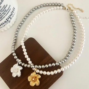 Collier De Künstliche Perles Avec Pendentif Fleur Élégant Minimaliste Alliage De Cuivre Strass Chaîne Clavicule Pour Femmes