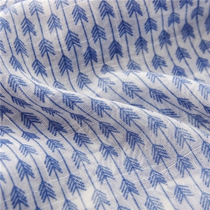 Écharpe en coton et lin blanc avec motifs flèches bleues pour protection solaire