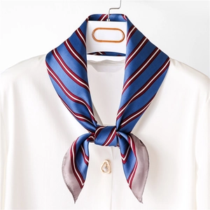 Femme Élégant Carré Écharpe Rayée Satin Imitation Satin Foulard Bandeau Cheveux Doux Accessoire Mode
