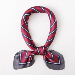 Carré de soie pour femme avec motifs géométriques en V bordeaux et bleu en forme de nœud