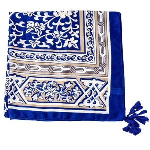 Écharpe bohème ethnique bleu marine et crème avec motifs floraux et pompon bleu