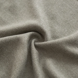 Nahaufnahme von weichem grauem Kaschmirimitat mit hochwertiger Strickstruktur