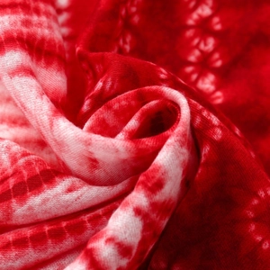 Μακροεντολή κόκκινο και λευκό tie-dye βαμβακερό λινό ύφασμα με λεπτή υφή ινών