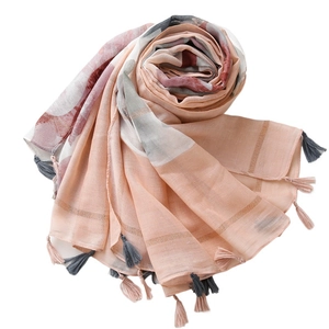 Écharpe élégante en coton et lin avec imprimé camélia et franges pour les vacances