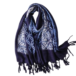 Ethnic μπλε και λευκό κασκόλ tie-dye από βαμβάκι και λινό με κομψά κρόσσια