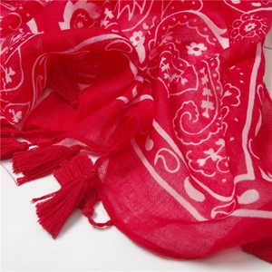 Écharpe rouge en coton avec motifs Paisley et longues franges de style ethnique bohème