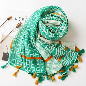 Écharpe légère en coton et lin au style japonais avec motifs géométriques et franges