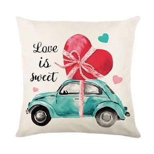 Romantische kussenhoes met aquarel hart en vintage auto voor decoratie van de woonkamer