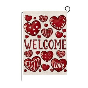 Bandiera da giardino San Valentino con scritta Welcome, cuori rossi e supporto nero