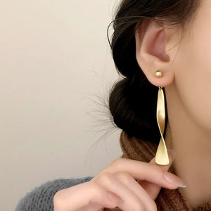 Elegant long twisted gold-plated ribbon earrings for women in a minimalist geometric style