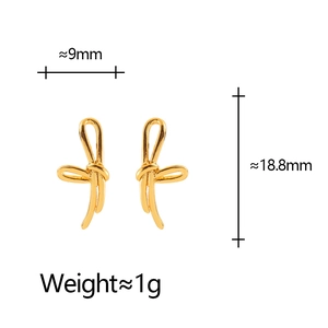 Minimalistische goldene Schleifenohrringe für Damen mit detaillierten Größenangaben