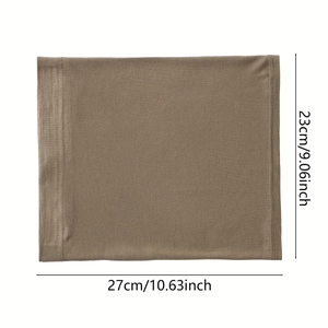 Afmetingen van de donkerbruine elastische nekwarmer met 27 cm breedte en 23 cm hoogte detail