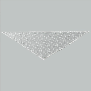 Détail de la broderie florale blanche et des bords festonnés du foulard en dentelle