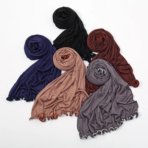 Lange damessjaal met ruches in diverse effen kleuren van zachte jersey stof