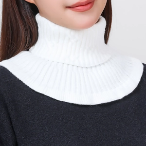 Witte gebreide coltrui-inzet voor dames met klassiek ribpatroon voor winterse warmte
