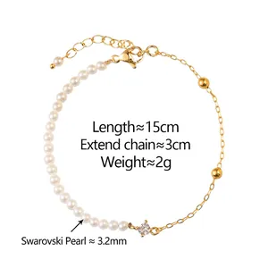 Bracelet en perles de style français avec chaîne dorée et zircon sur fond blanc