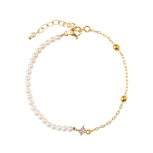 Bracelet élégant en perles et chaîne dorée de style français avec pendentif en cristal zircon