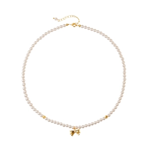 Collier de perles élégant avec pendentif nœud doré et fermoir mousqueton ajustable