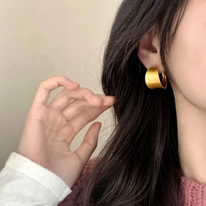 Minimalist wide brushed gold hoop earrings featuring a luxury matte metal finish for women