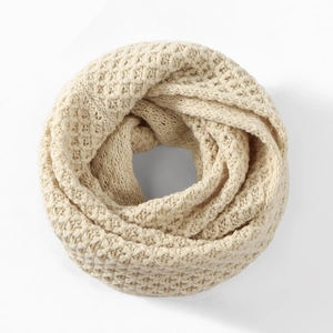 Unisex chunky cable knit infinity scarf in cream white for winter warmth