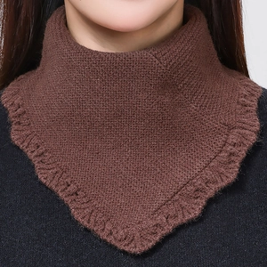 Faux col roulé tricoté marron pour hiver avec bordures festonnées pour la chaleur