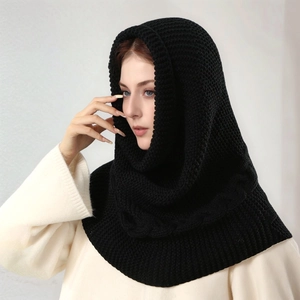 Damen Strick-Kapuzenschal in Schwarz mit dickem, winddichtem Material für den Winter