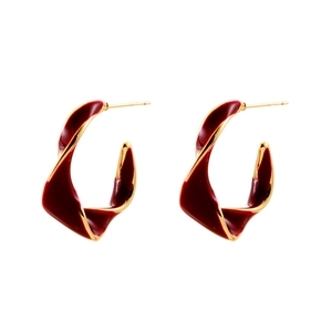 French retro gold twisted C-shape hoop earrings with deep red enamel glaze finish