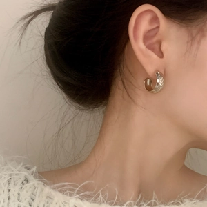 Minimalist wide C-shaped metal hoop earrings with elegant diagonal textured engraving