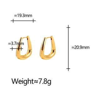 Gold minimalist U-shaped geometric earrings with dimensions and weight detail