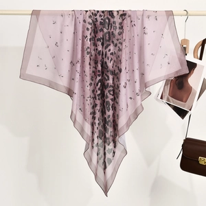 Pañuelo cuadrado de poliéster con estampado de leopardo violeta claro para mujer