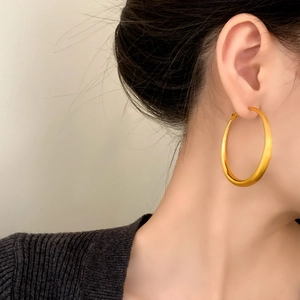 Fashionable minimalist gold geometric hoop earrings with a brushed satin metal finish